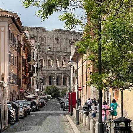 Labicum Xxii - Modern Near The Colosseum *